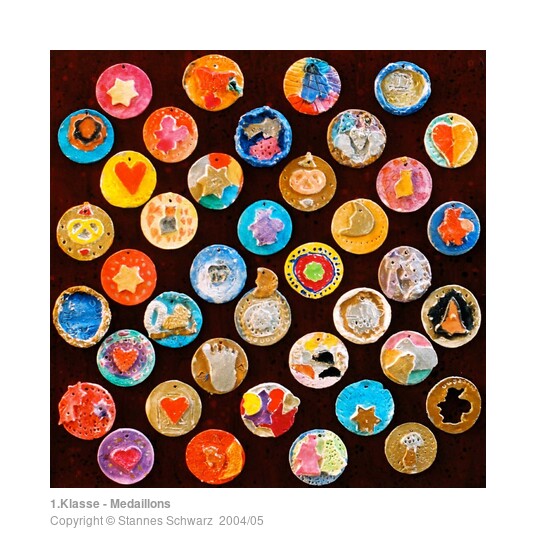 40 colourful lockets