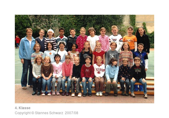Photo of a fourth school class