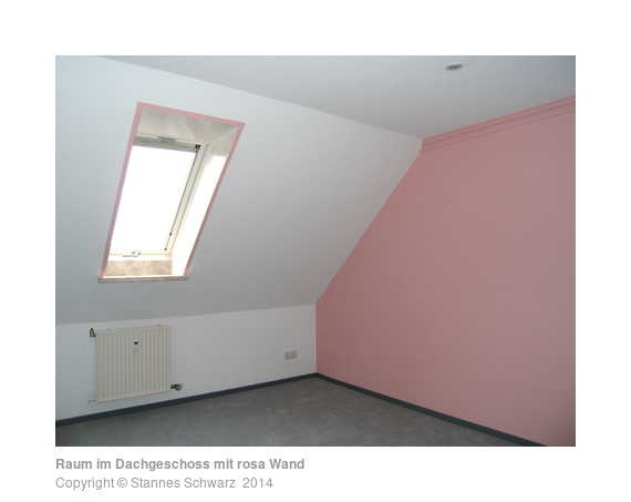 Upper floor, room with wall in pink