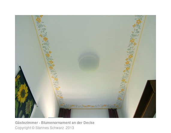 Guest's room - flower ornament
